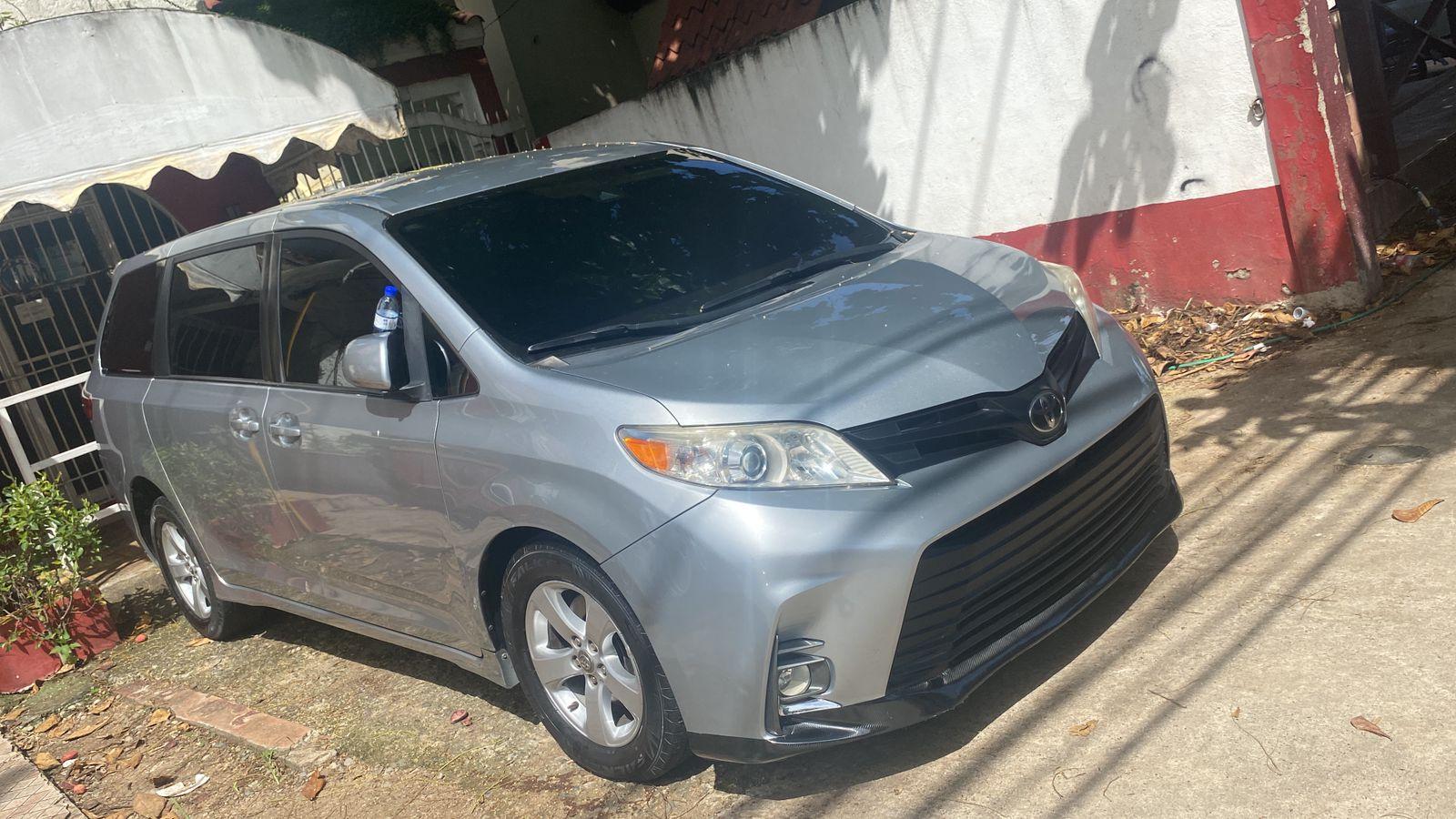 Toyota Siena 2020
